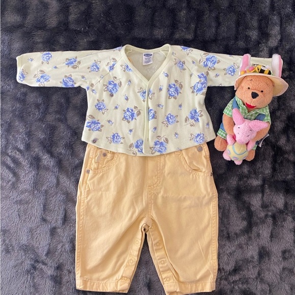 Bundle of 4 pcs cute baby girls clothing (Gap baby & Old Naby Baby) - Picture 10 of 12